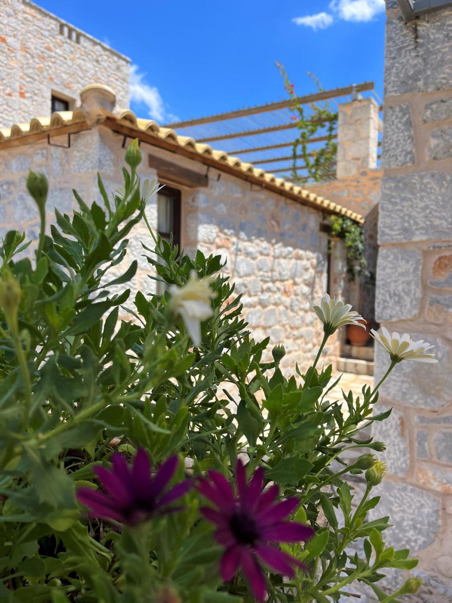 Achelatis Traditional Guest Houses Areópoli Eksteriør bilde